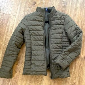 Puffer jacket / coat. Khaki green